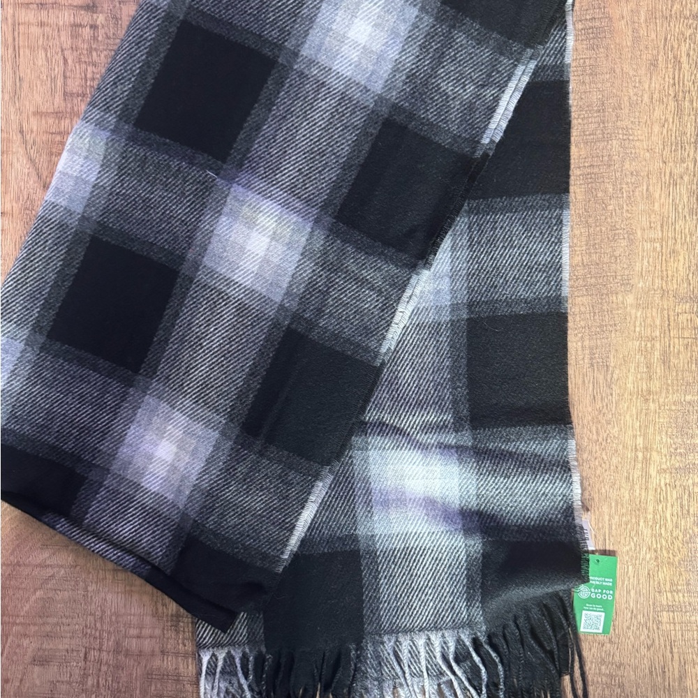 GAP Black and Gray Plaid Scarf